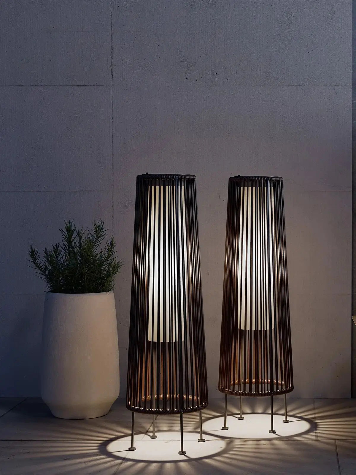 Noir Halo Solar Floor Lamp
