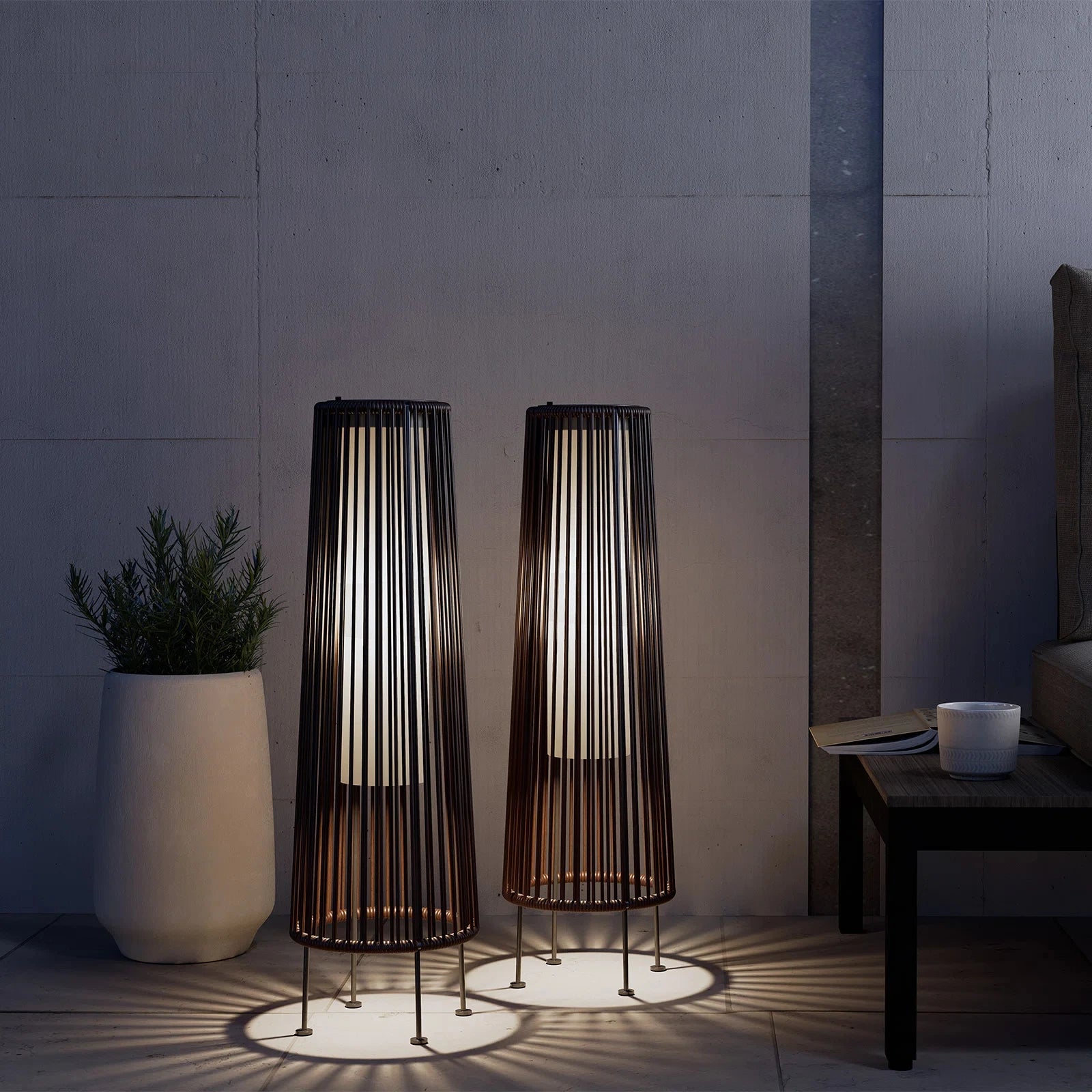 Noir Halo Solar Floor Lamp